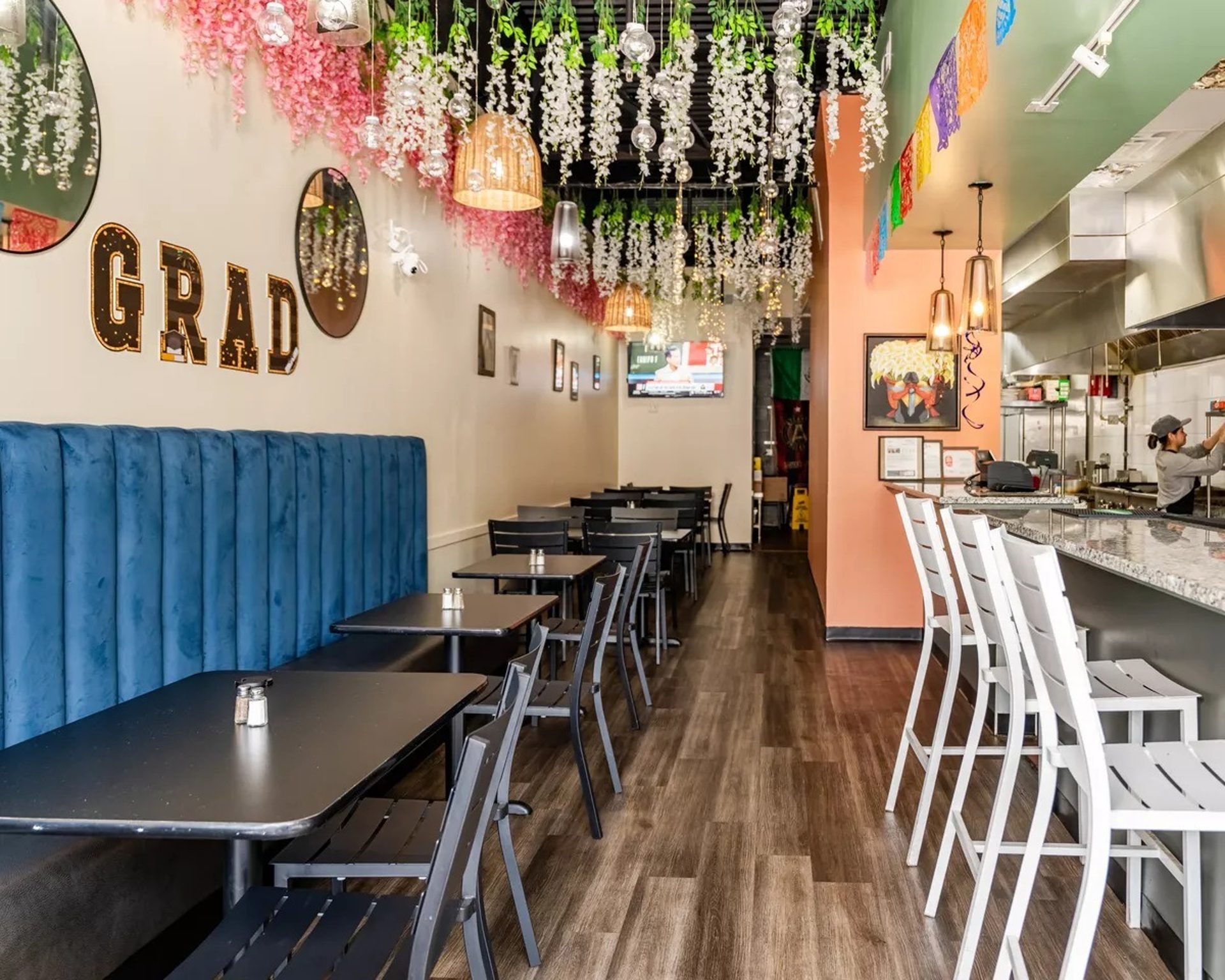 35 Seats, Full Bar, Big Flavor