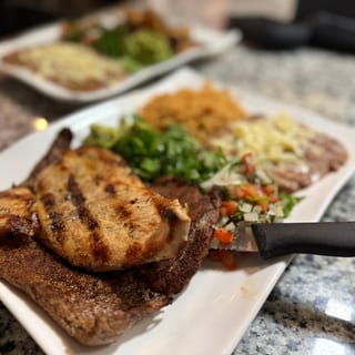 Carne Asada y Pollo
